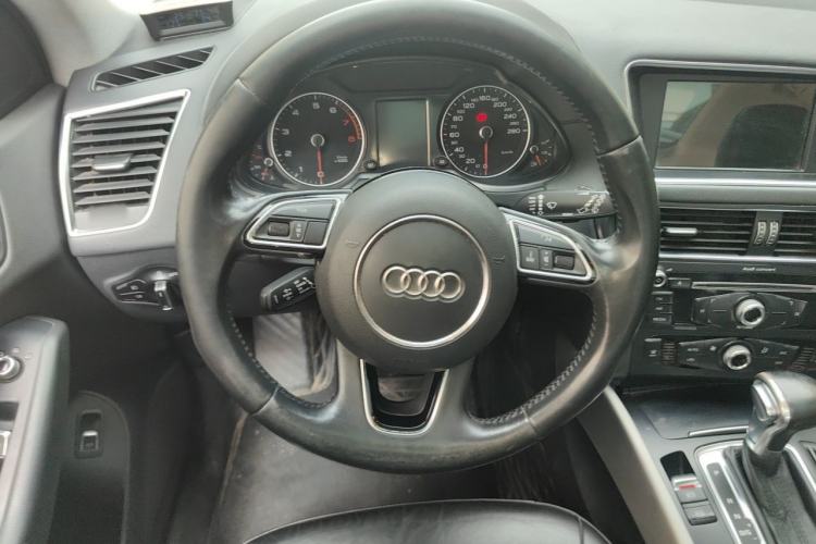 Used Audi Q5 2015 40 TFSI Trendy Edition Steering Wheel