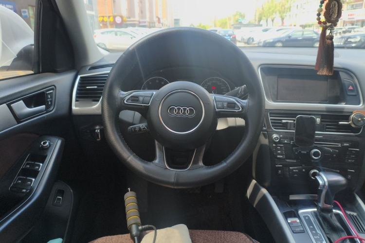 Used Audi Q5 2015 40 TFSI Trendy Edition Steering Wheel
