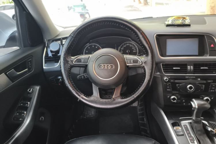 Used Audi Q5 2015 40 TFSI Technology Edition Steering Wheel