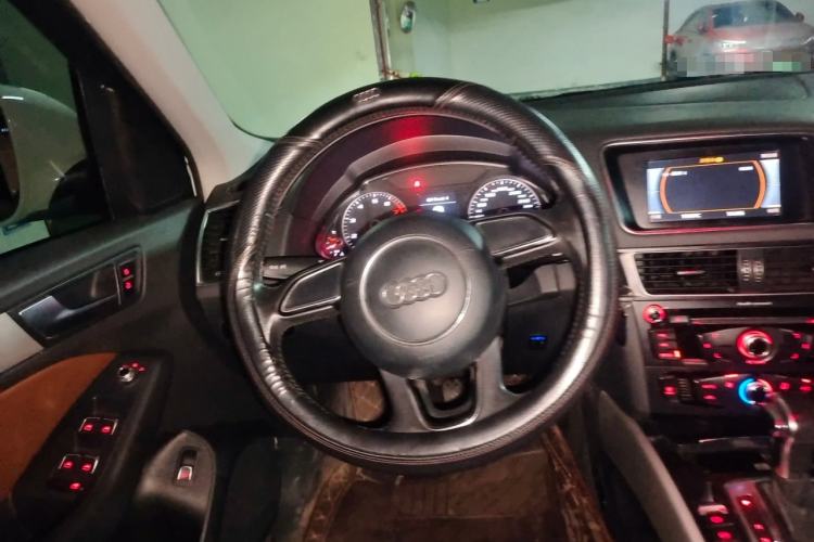Used Audi Q5 2015 40 TFSI Trendy Edition Steering Wheel