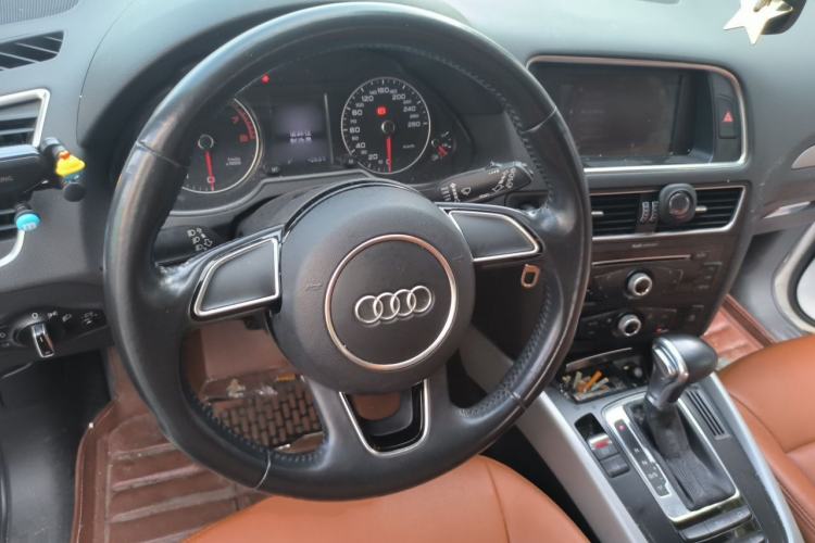 Used Audi Q5 2015 40 TFSI Trendy Edition Steering Wheel