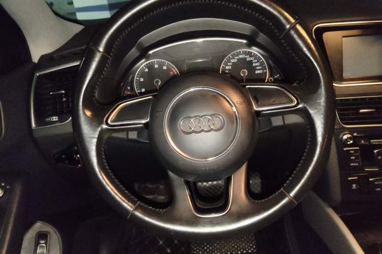 Used Audi Q5 2015 40 TFSI Technology Edition Steering Wheel