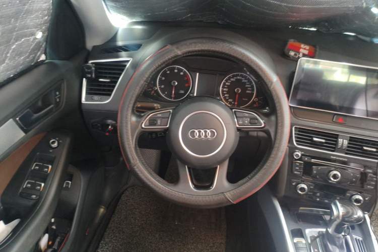 Used Audi Q5 2015 40 TFSI Technology Edition Steering Wheel