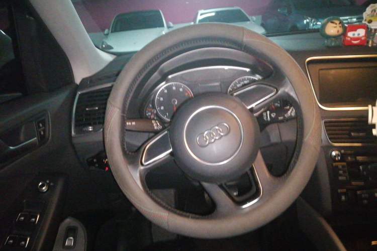 Used Audi Q5 2015 40 TFSI Trendy Edition Steering Wheel