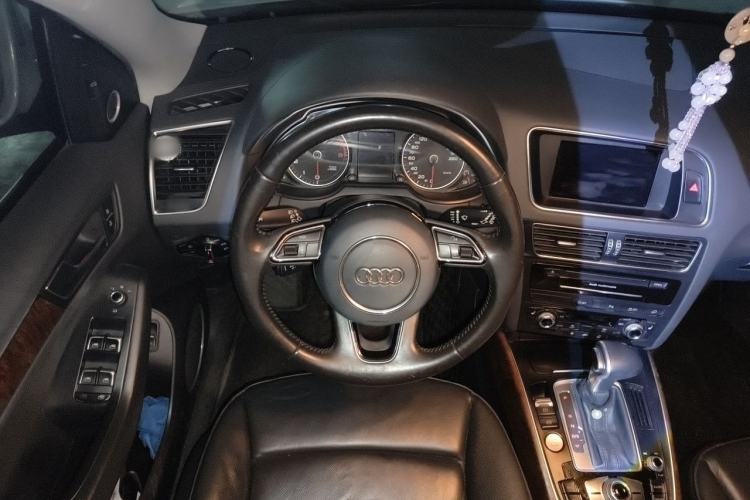 Used Audi Q5 2015 40 TFSI Comfort Model Steering Wheel