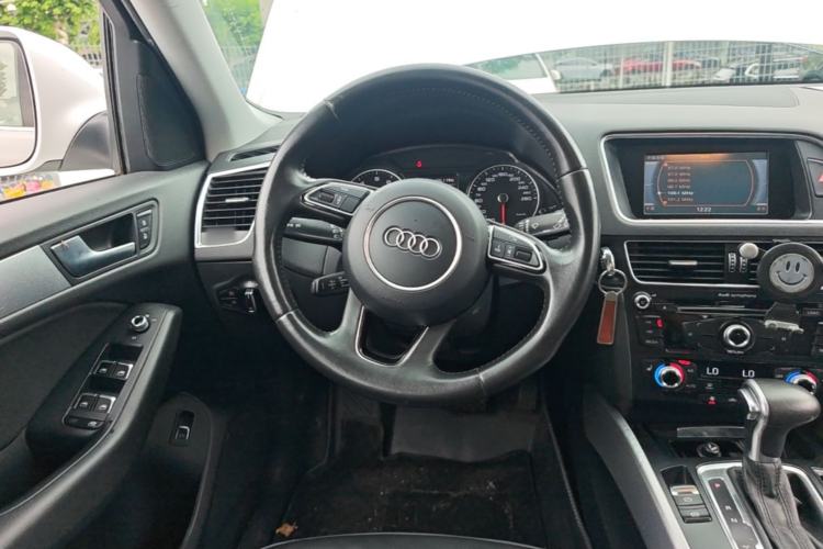 Used Audi Q5 2015 40 TFSI Technology Edition Steering Wheel