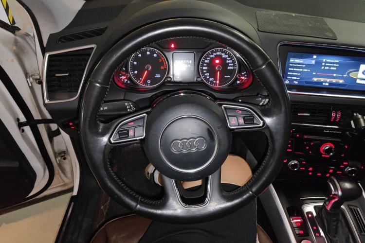 Used Audi Q5 2015 40 TFSI Technology Edition Steering Wheel