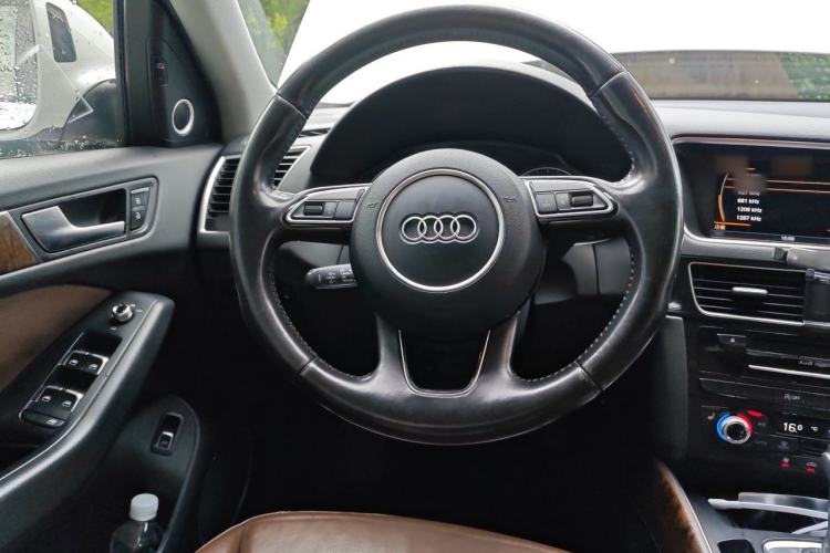 Used Audi Q5 2015 40 TFSI Comfort Model Steering Wheel