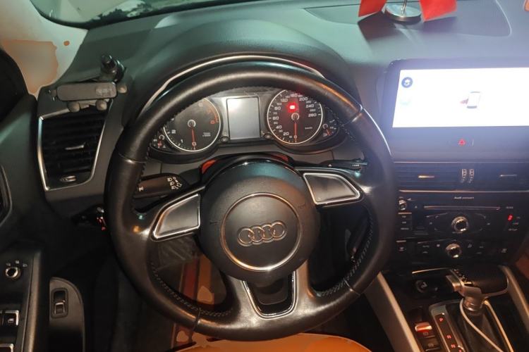 Used Audi Q5 2015 40 TFSI Trendy Edition Steering Wheel