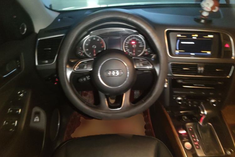 Used Audi Q5 2015 40 TFSI Comfort Model Steering Wheel