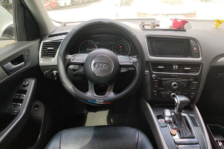 Used Audi Q5 2015 40 TFSI Trendy Edition Steering Wheel