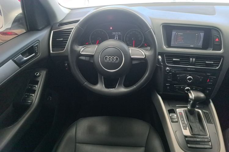 Used Audi Q5 2015 40 TFSI Trendy Edition Steering Wheel