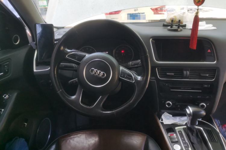 Used Audi Q5 2015 40 TFSI Comfort Model Steering Wheel