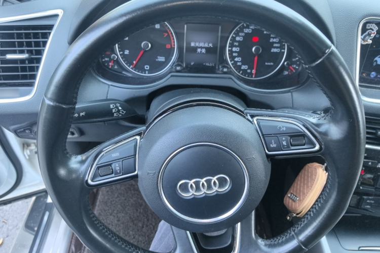 Used Audi Q5 2015 40 TFSI Trendy Edition Steering Wheel