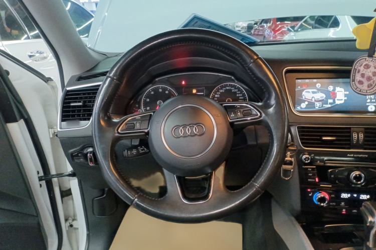 Used Audi Q5 2015 40 TFSI Technology Edition Steering Wheel