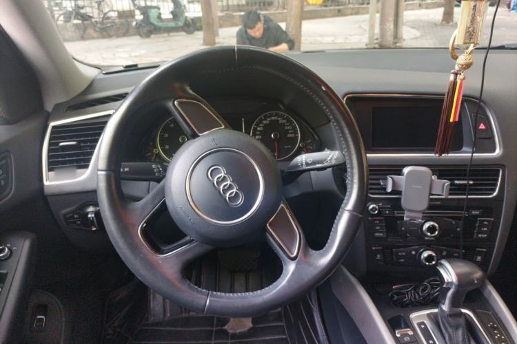 Used Audi Q5 2015 40 TFSI Trendy Edition Steering Wheel