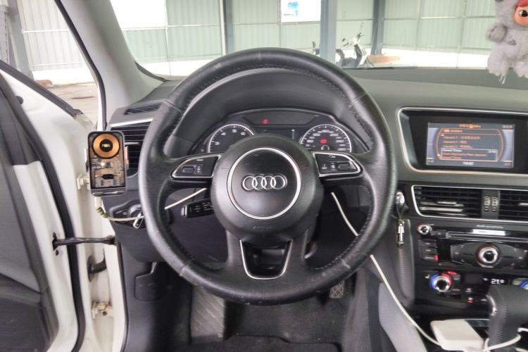 Used Audi Q5 2015 40 TFSI Technology Edition Steering Wheel