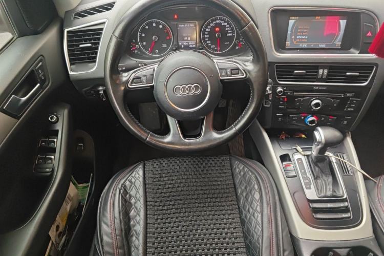 Used Audi Q5 2015 40 TFSI Trendy Edition Steering Wheel