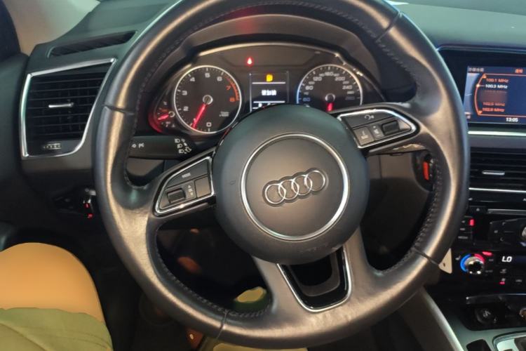 Used Audi Q5 2015 40 TFSI Technology Edition Steering Wheel