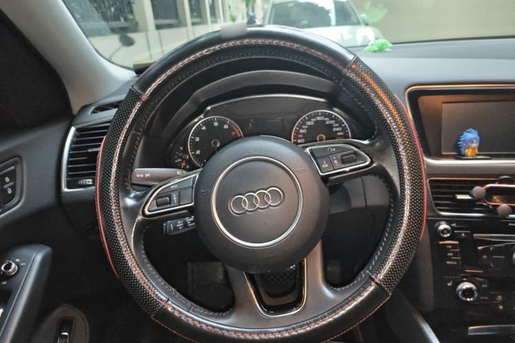 Used Audi Q5 2015 40 TFSI Technology Edition Steering Wheel