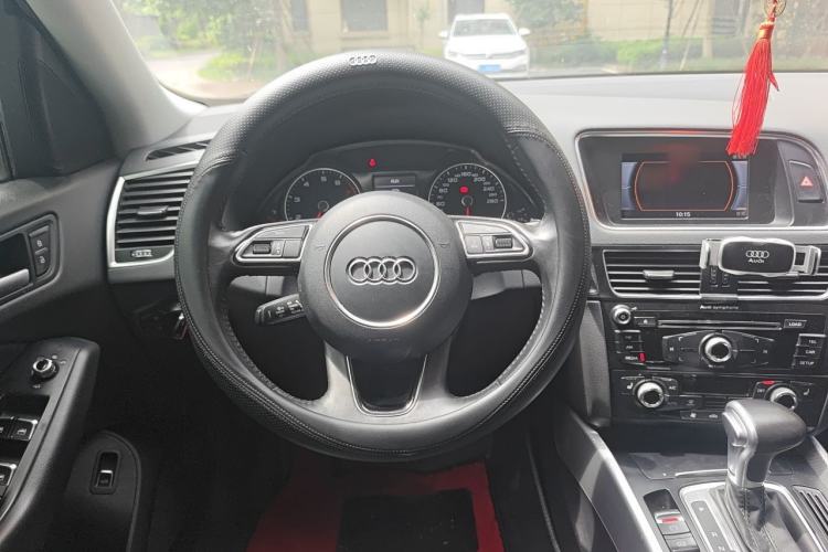 Used Audi Q5 2015 40 TFSI Technology Edition Steering Wheel