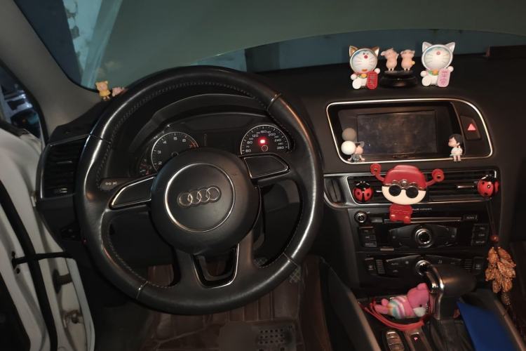 Used Audi Q5 2015 40 TFSI Trendy Edition Steering Wheel