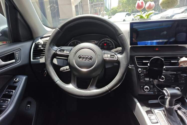 Used Audi Q5 2015 40 TFSI Technology Edition Steering Wheel