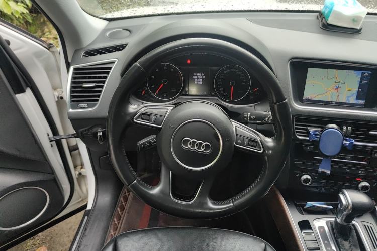 Used Audi Q5 2015 40 TFSI Comfort Model Steering Wheel