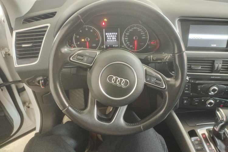 Used Audi Q5 2015 40 TFSI Trendy Edition Steering Wheel