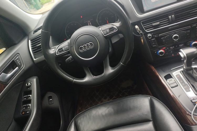 Used Audi Q5 2015 40 TFSI Technology Edition Steering Wheel
