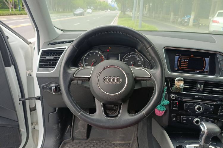 Used Audi Q5 2015 40 TFSI Trendy Edition Steering Wheel