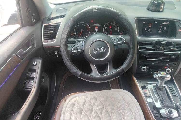 Used Audi Q5 2015 40 TFSI Comfort Model Steering Wheel