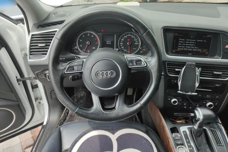 Used Audi Q5 2015 40 TFSI Comfort Model Steering Wheel