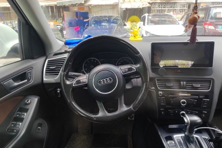 Used Audi Q5 2015 40 TFSI Trendy Edition Steering Wheel