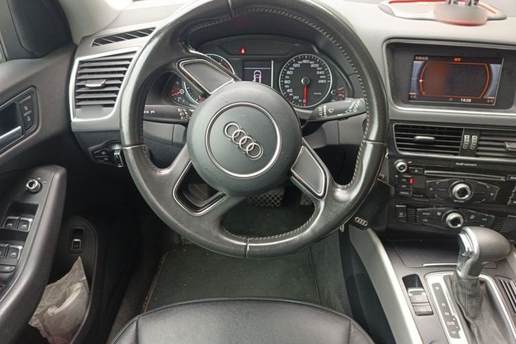 Used Audi Q5 2015 40 TFSI Trendy Edition Steering Wheel