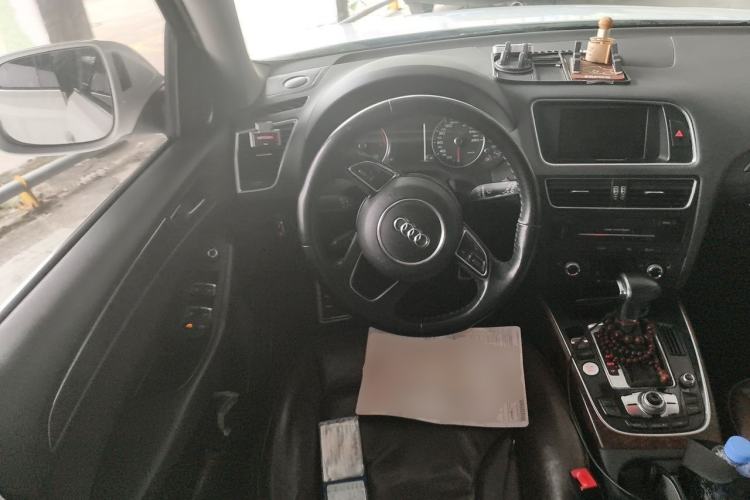 Used Audi Q5 2015 40 TFSI Comfort Model Steering Wheel
