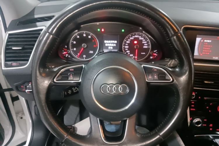 Used Audi Q5 2015 40 TFSI Technology Edition Steering Wheel