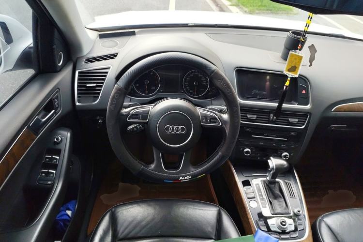Used Audi Q5 2015 40 TFSI Comfort Model Steering Wheel