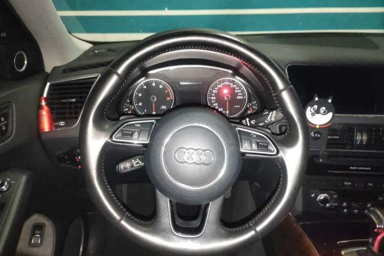 Used Audi Q5 2015 40 TFSI Comfort Model Steering Wheel