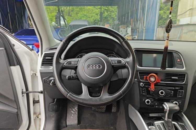 Used Audi Q5 2015 40 TFSI Technology Edition Steering Wheel