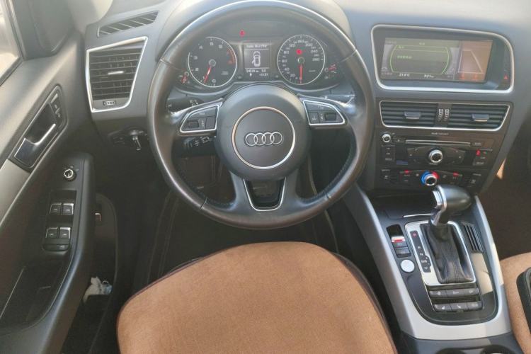 Used Audi Q5 2015 40 TFSI Trendy Edition Steering Wheel
