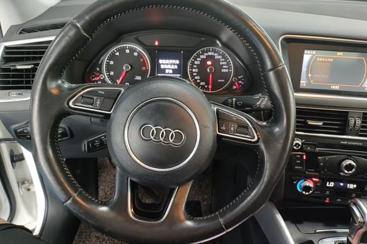 Used Audi Q5 2015 40 TFSI Technology Edition Steering Wheel