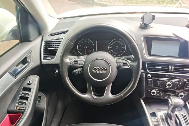 Used Audi Q5 2015 40 TFSI Technology Edition Steering Wheel