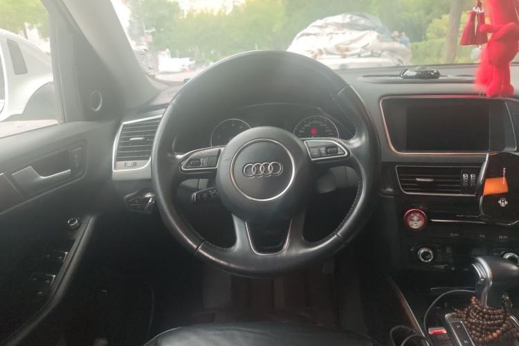 Used Audi Q5 2015 40 TFSI Comfort Model Steering Wheel