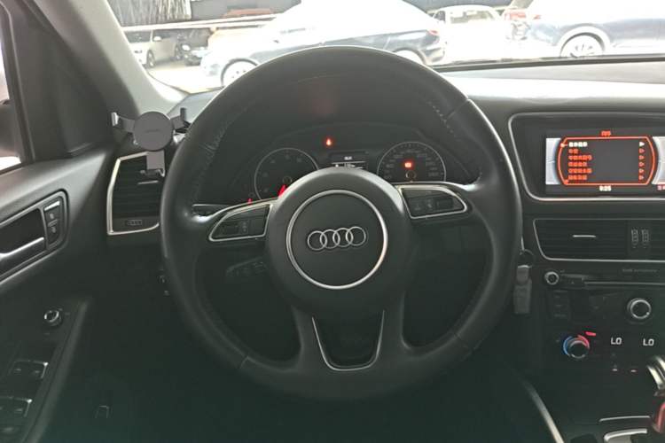 Used Audi Q5 2015 40 TFSI Technology Edition Steering Wheel