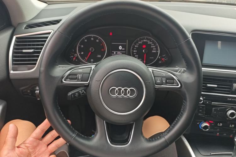 Used Audi Q5 2015 40 TFSI Technology Edition Steering Wheel