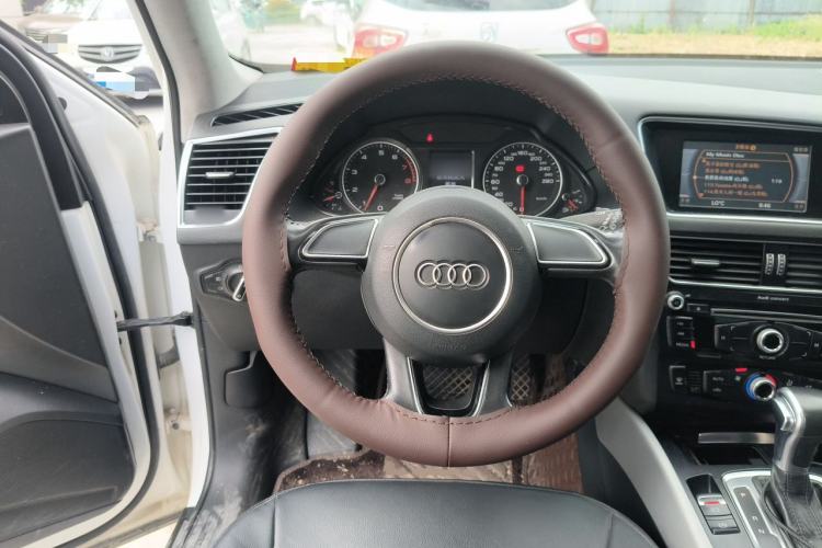Used Audi Q5 2015 40 TFSI Trendy Edition Steering Wheel