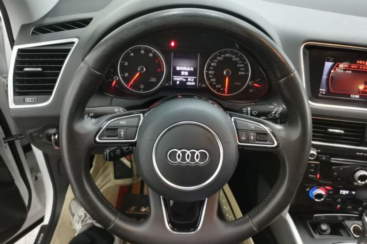Used Audi Q5 2015 40 TFSI Technology Edition Steering Wheel