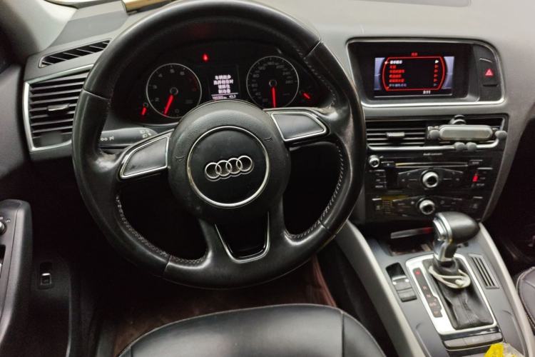 Used Audi Q5 2015 40 TFSI Trendy Edition Steering Wheel