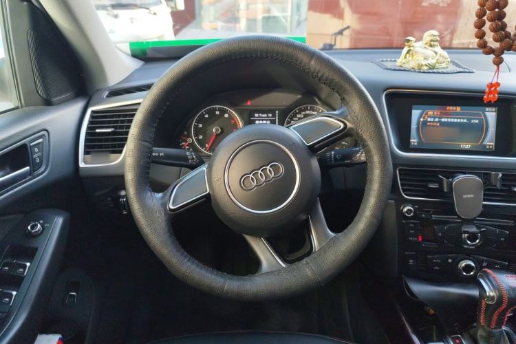 Used Audi Q5 2015 40 TFSI Trendy Edition Steering Wheel